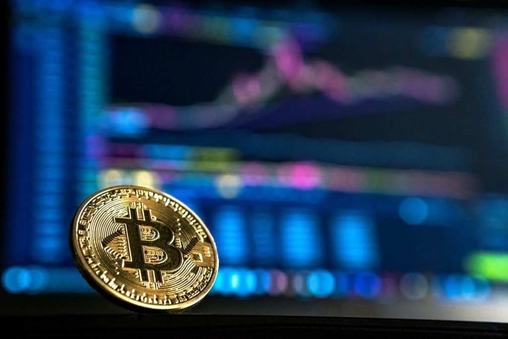 Gates, Musk, Bezos Beg for Bitcoins In Massive Twitter Hack Celebrity Twitter users like Bill Gates and Kanye West got hacked Wednesday in a Bitcoin scam that raked in over $100,000 worth of cryptocurrency.