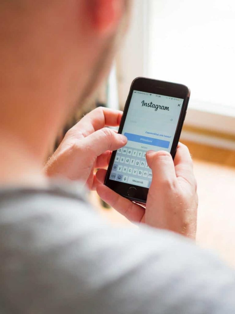 Facebook Merges Instagram And Messenger with New Update As it attempts to unify all its apps under one messaging platform, Facebook has released an update that merges both Instagram and Messenger.