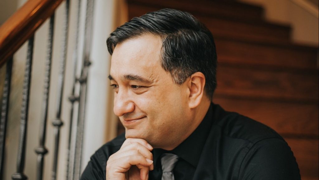 Meet Fernando Sustaita, Founder of Print on Demand University Fernando Sustaita, founder of Print on Demand University, talks about how to build a successful e-commerce business