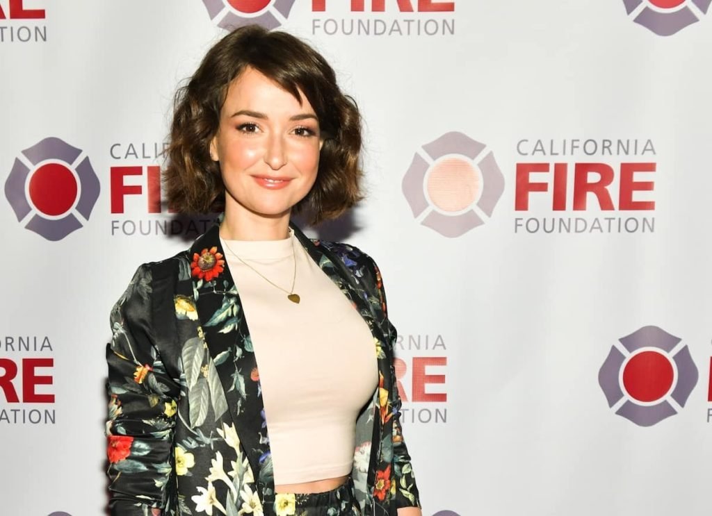 AT&T Commercial Girl Milana Vayntrub’s Bio, Net Worth, Career & More! AT&T Girl Milana Vayntrub's Bio: The Stunning Transformation of the Actress