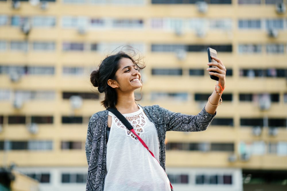 how to back up camera roll to snapchat